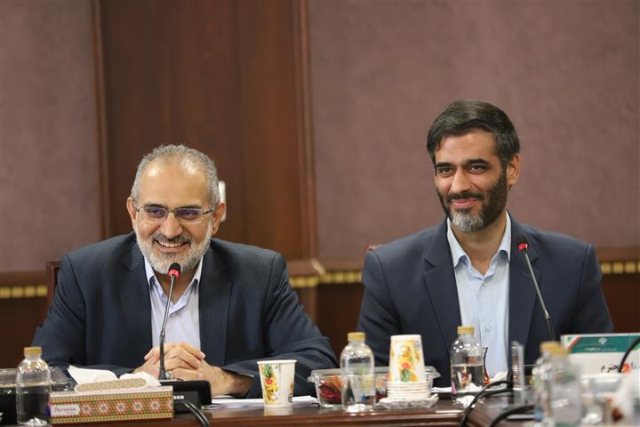 با جامع نگری در دولت و نگاه ملی در مجلس، مناطق آزاد باید از دیوان سالاری رها شوند