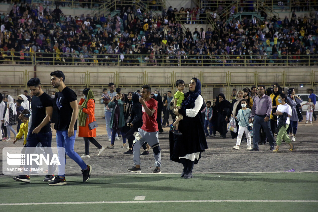 جشن قهرمانی «خاتون بم» با حضور خانواده‌ها در ورزشگاه/ گزارش تصویری