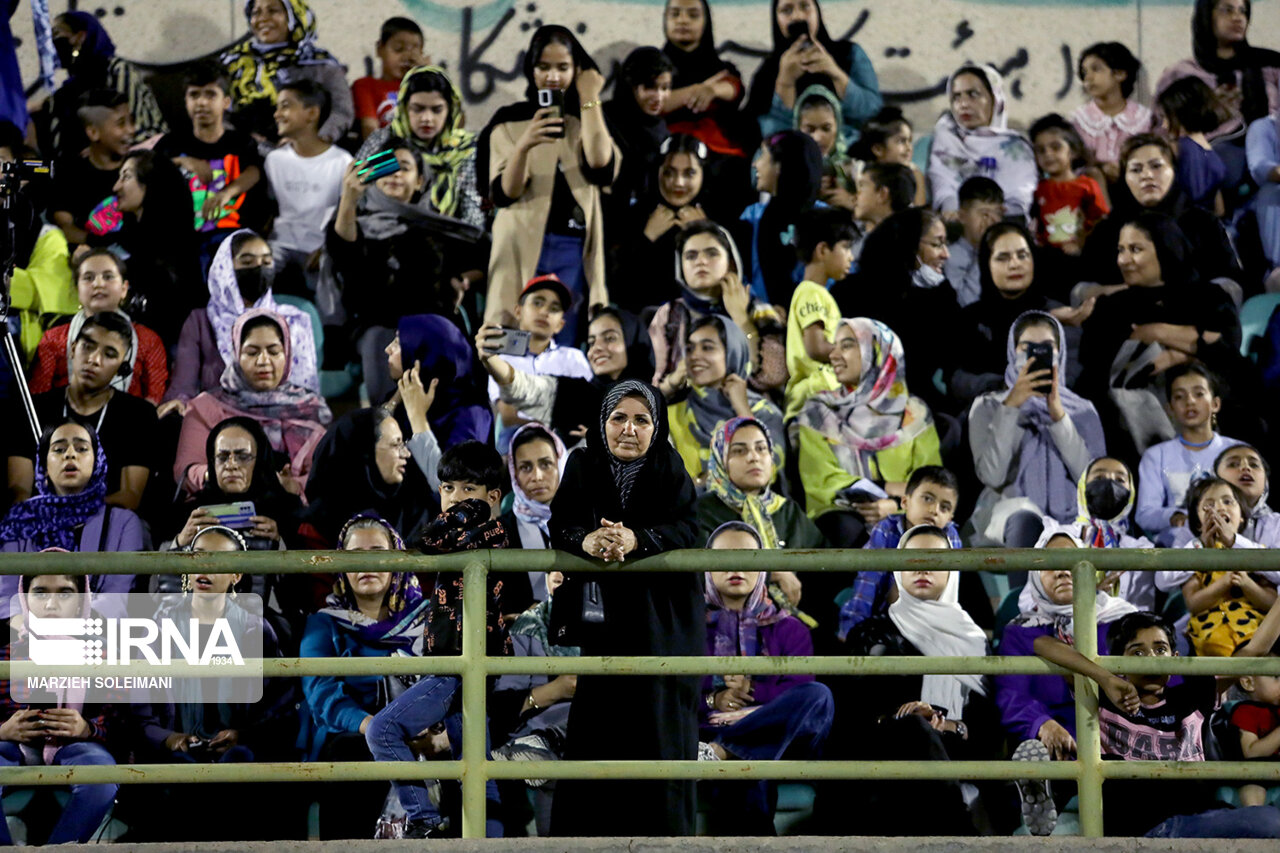 جشن قهرمانی «خاتون بم» با حضور خانواده‌ها در ورزشگاه/ گزارش تصویری