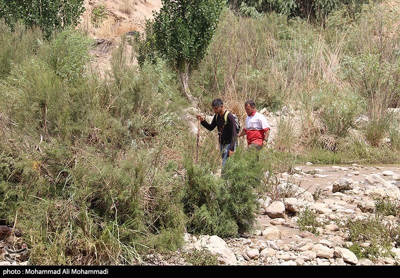 در جستجوی مفقودین سیل استهبان/ گزارش تصویری