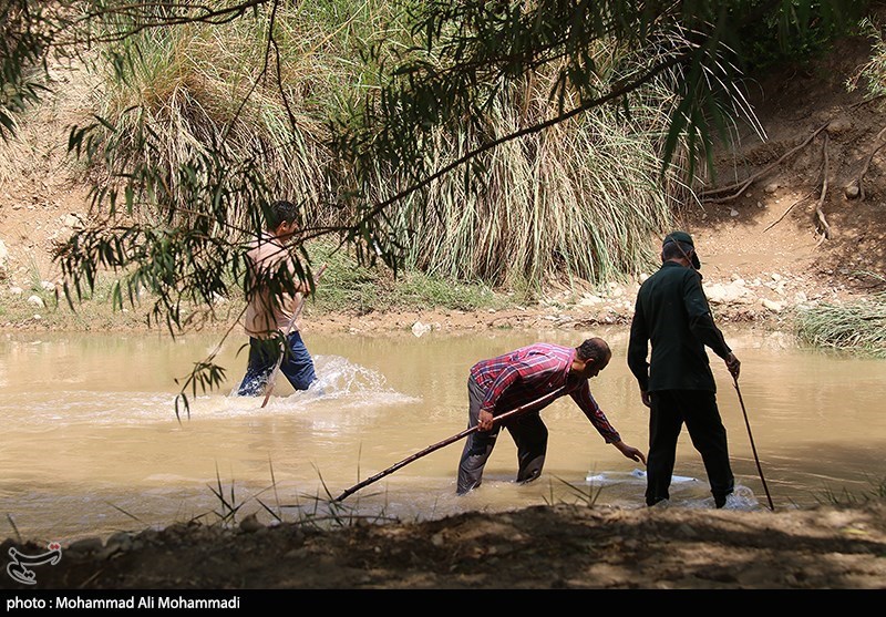 در جستجوی مفقودین سیل استهبان/ گزارش تصویری