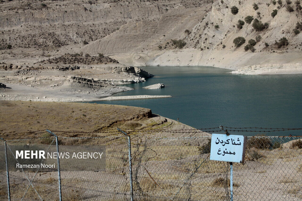 خشک شدن بخش‌هایی از سد ایلام/ گزارش تصویری