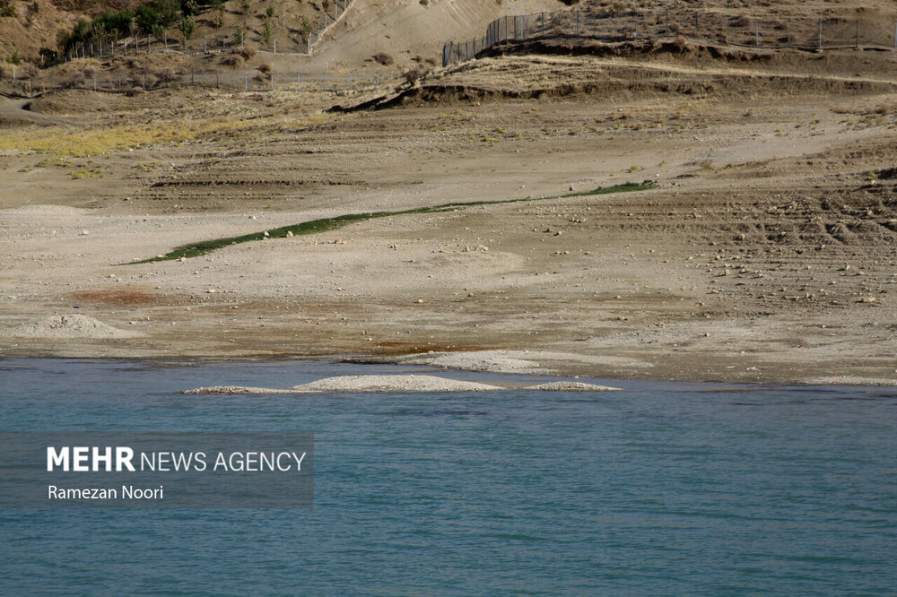 خشک شدن بخش‌هایی از سد ایلام/ گزارش تصویری