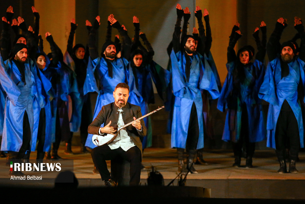 کنسرت نمایش «سی‌صد» برای کادر درمان/ گزارش تصویری