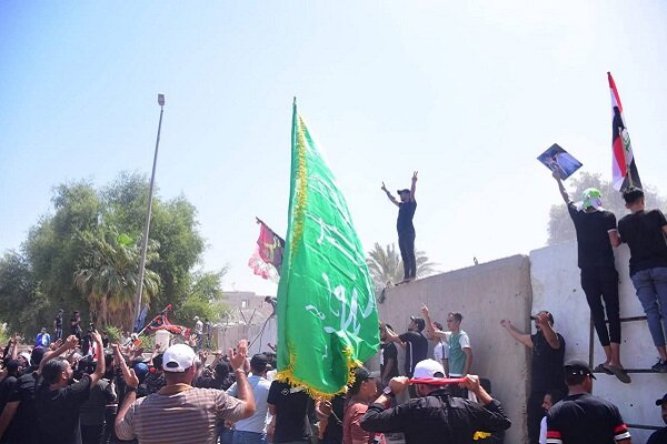 ورود طرفداران صدر به منطقه سبز بغداد؛ الکاظمی خواستار کاهش تنش‌ها شد