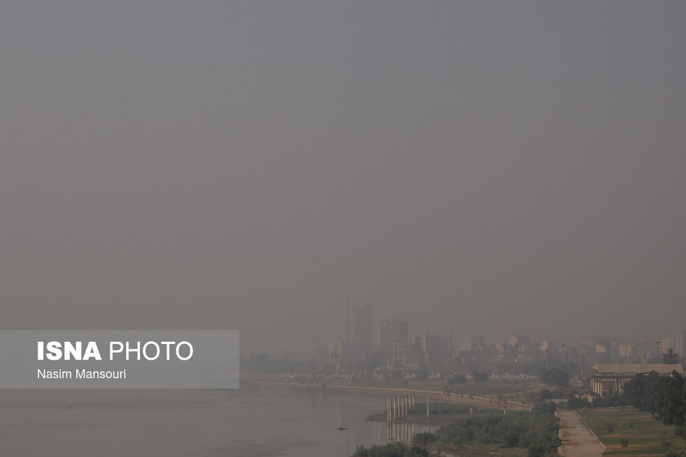 دود هورالعظیم در آسمان اهواز/ گزارش تصویری