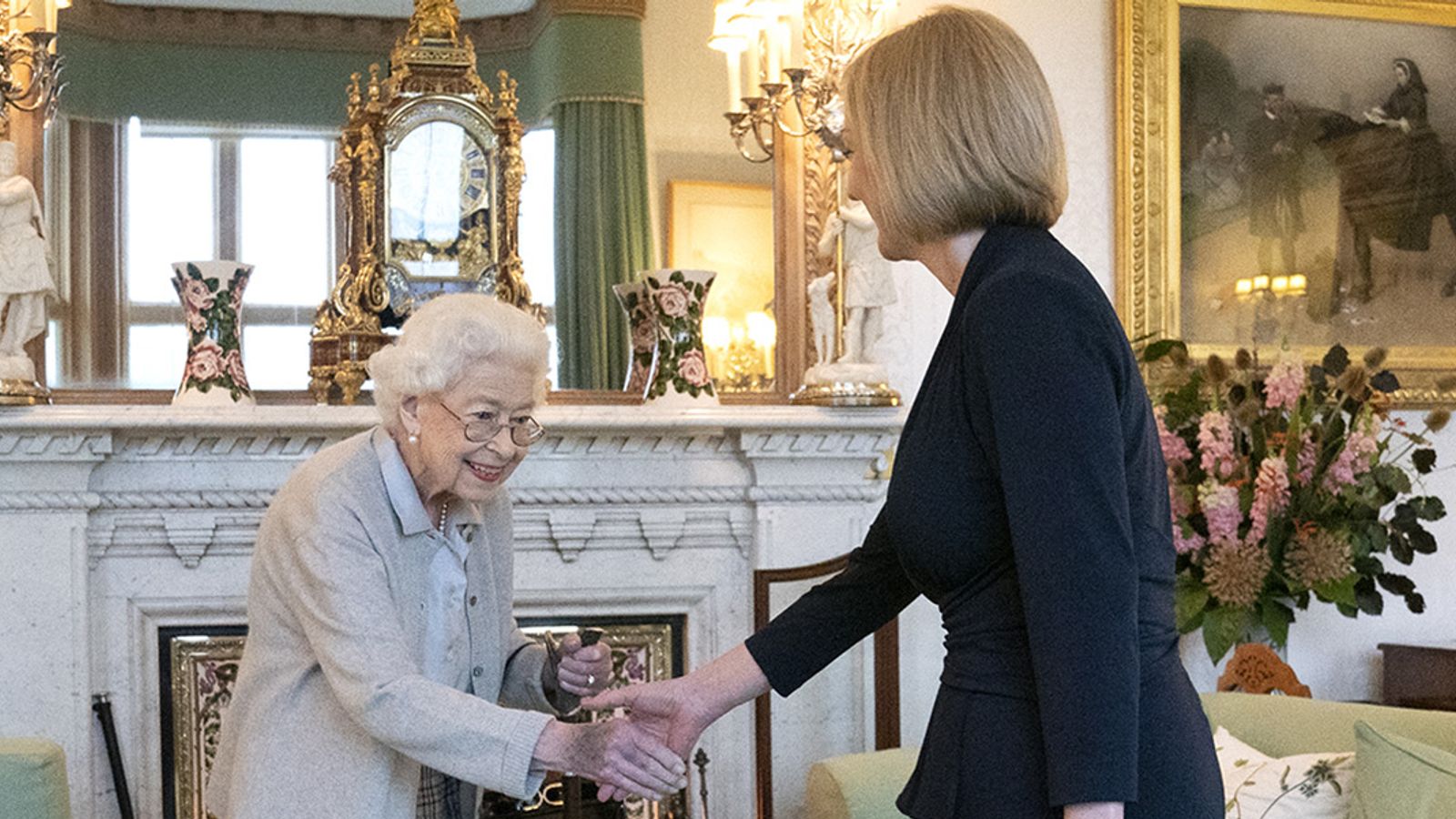 «ليز تراس» پس از دیدار «ملکه» رسما نخست وزير انگليس شد