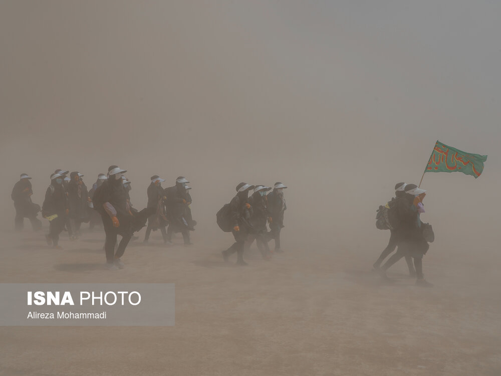 پیاده در غبار/ گزارش تصویری