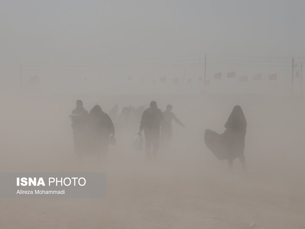 پیاده در غبار/ گزارش تصویری