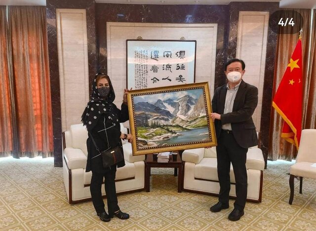 تبریک سفیر چین به یک هنرمند ایرانی