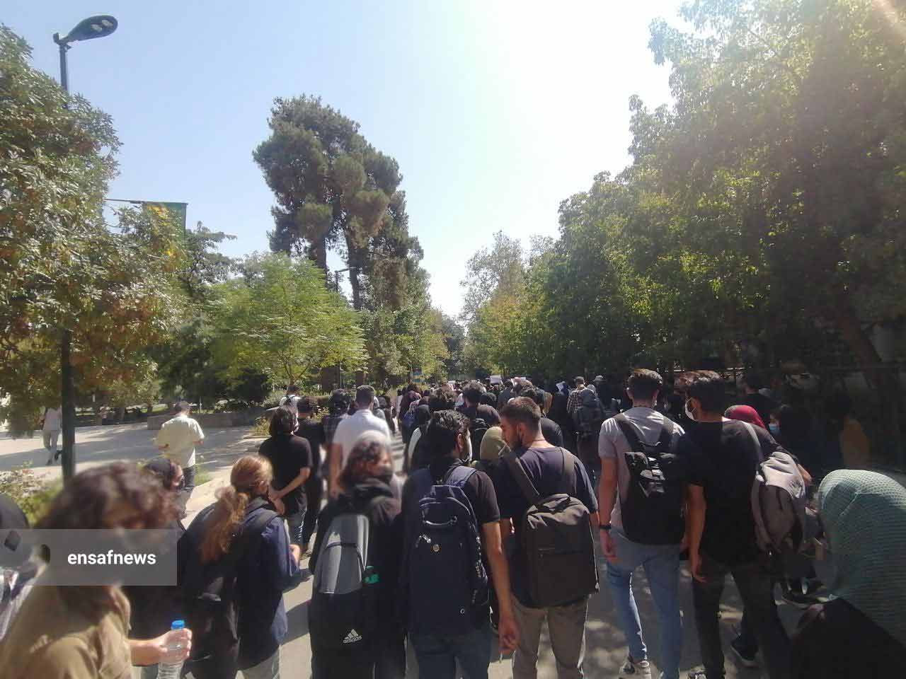 تجمع در دانشگاه تهران در اعتراض به فوت مهسا امینی +تصاویر