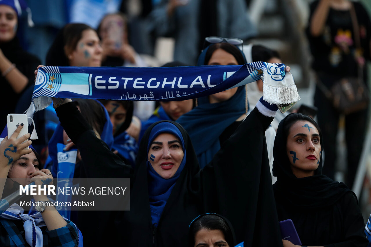 آزادیِ زنانه؛ حضور تاریخی هواداران زن در ورزشگاه/ گزارش تصویری