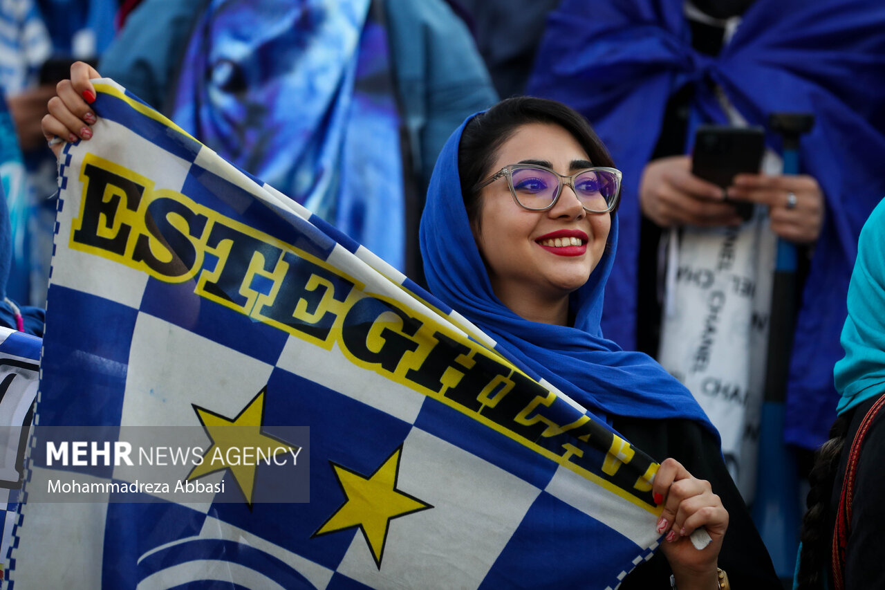 آزادیِ زنانه؛ حضور تاریخی هواداران زن در ورزشگاه/ گزارش تصویری