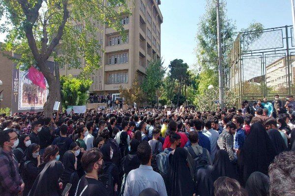 تعدادی از دانشجویان بازداشتی دانشگاه‌های علامه و شریف آزاد شدند