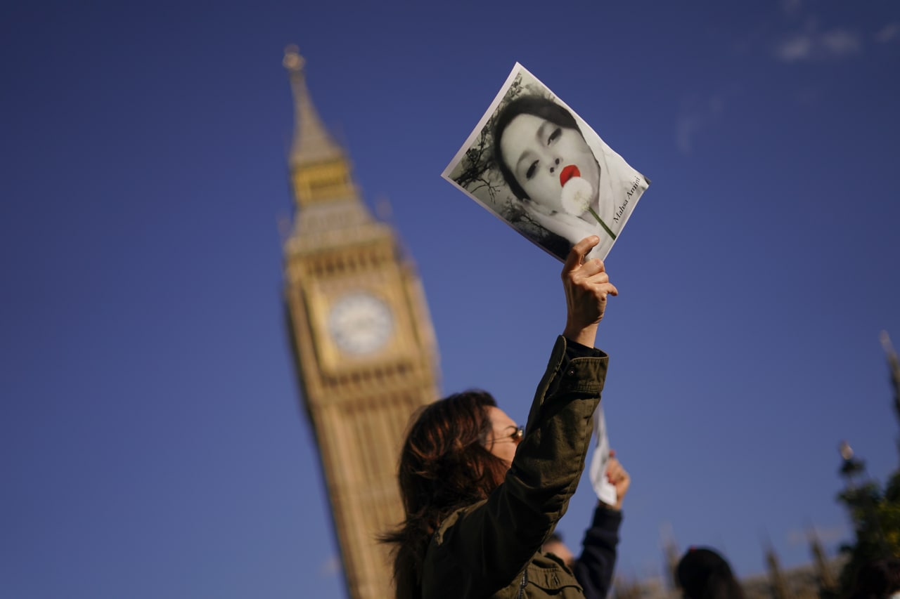 بریتانیا «گشت ارشاد» را تحریم کرد