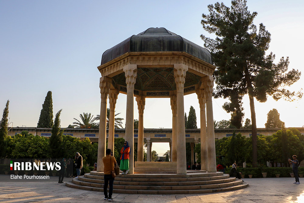 روز بزرگداشت «حافظ شیرازی»/ گزارش تصویری