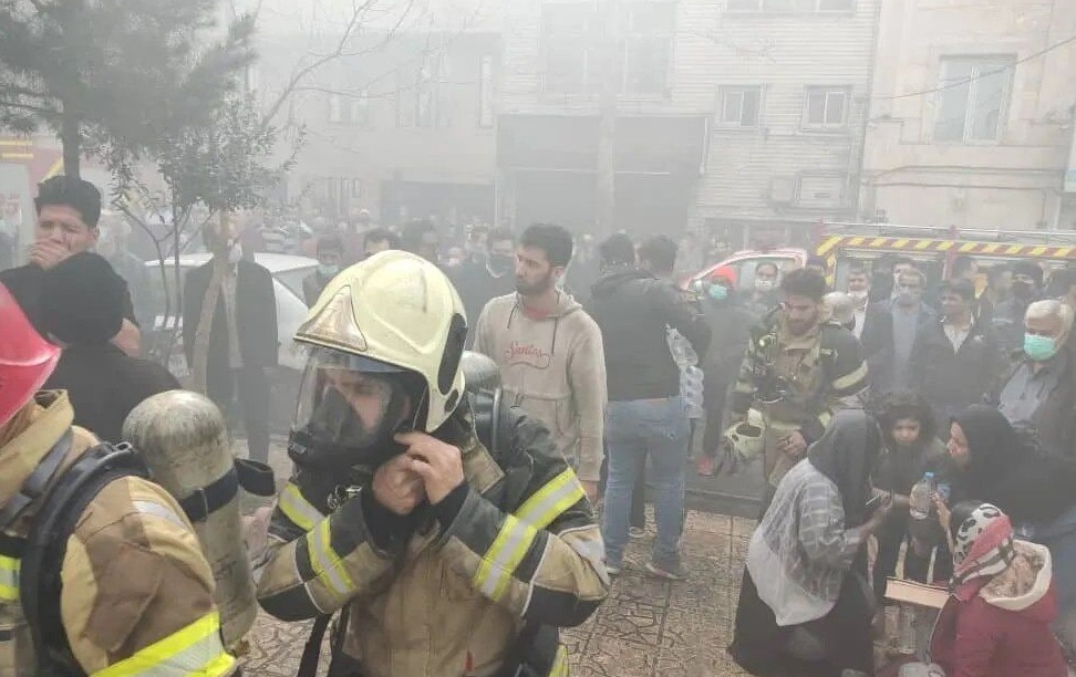 نجات ۱۰۰ نفر در آتش‌سوزى برج مسکونى تهران