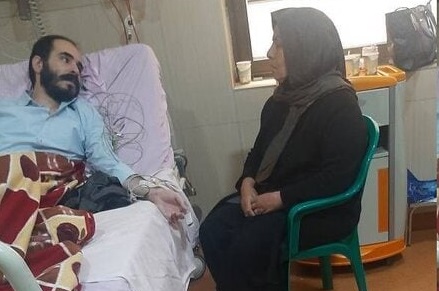 دیدار حسین رونقی با مادرش