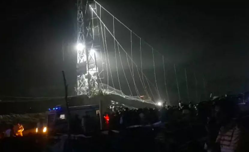 فاجعه ریزش پل در هند؛ دست‌کم ۶۰ نفر کشته شدند