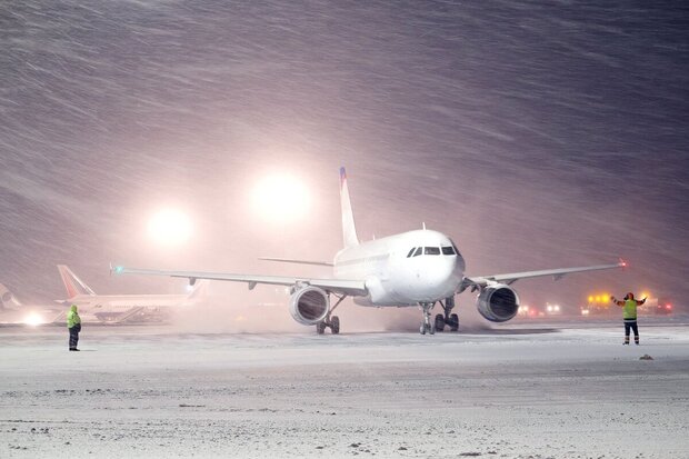 احتمال بروز تأخیر در پروازهای مشهد در صورت تداوم بارش برف