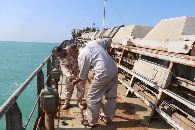 سوخت قاچاق در آبهای بوشهر کشف شد