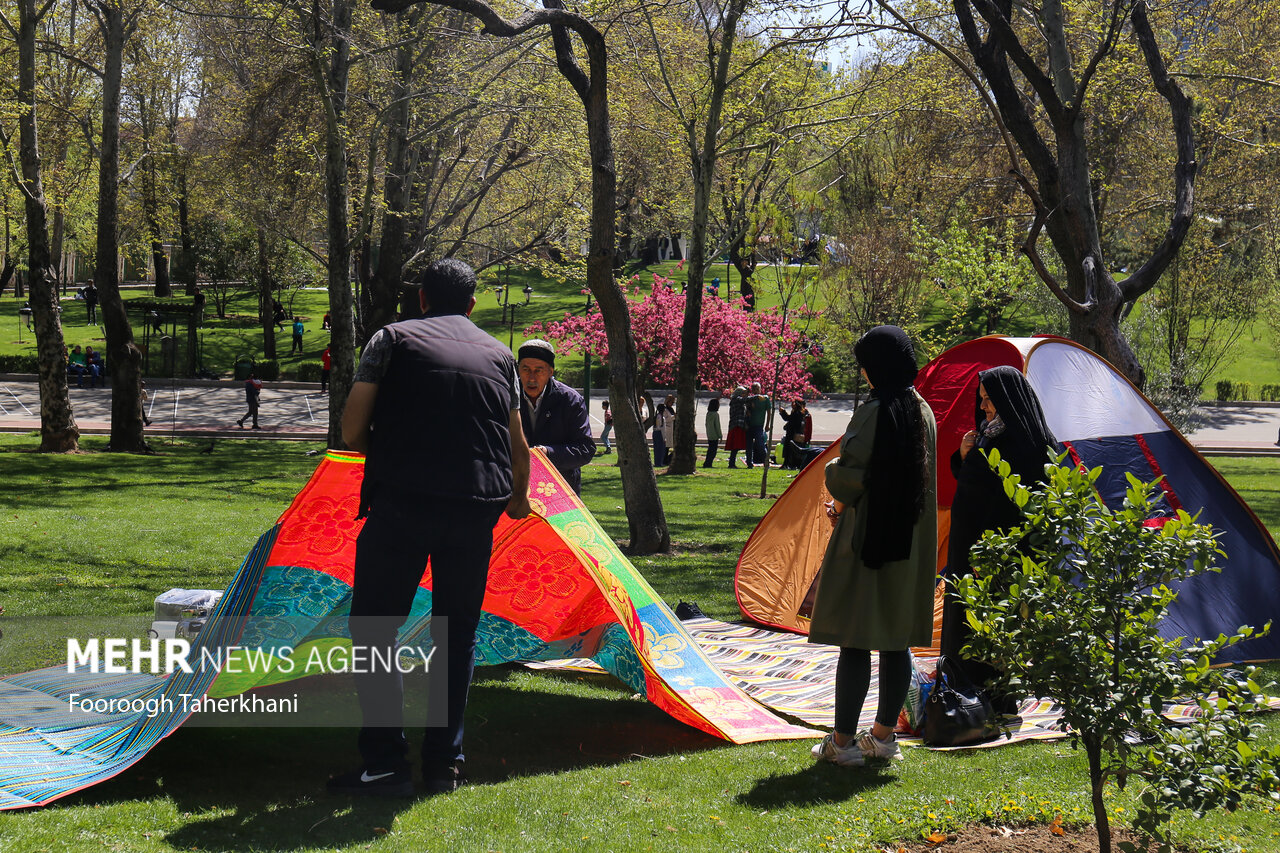 سیزده بدر در پارک ملت/ گزارش تصویری