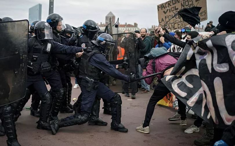 هشدار شورای اروپا به پلیس فرانسه درباره «استفاده بیش از حد» از زور