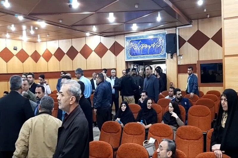 حاشیه‌های خواندنی و پررنگ شورای شهر اهواز / داد و فریاد در صحن علنی شورا