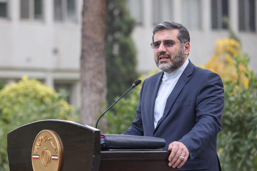 وزیر ارشاد: «معین» می‌تواند به ایران بازگردد/ واکنش یک حقوقدان +عکس