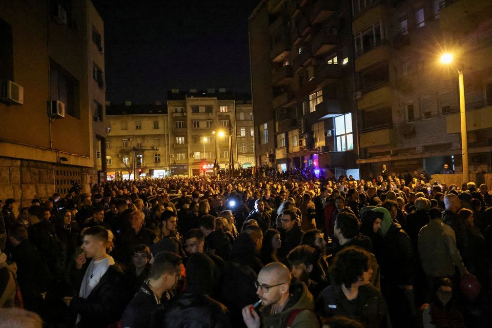 انتخابات صربستان؛ اعتراض هزاران نفر و جنجال «دستکاری» حزب هوادار روسیه