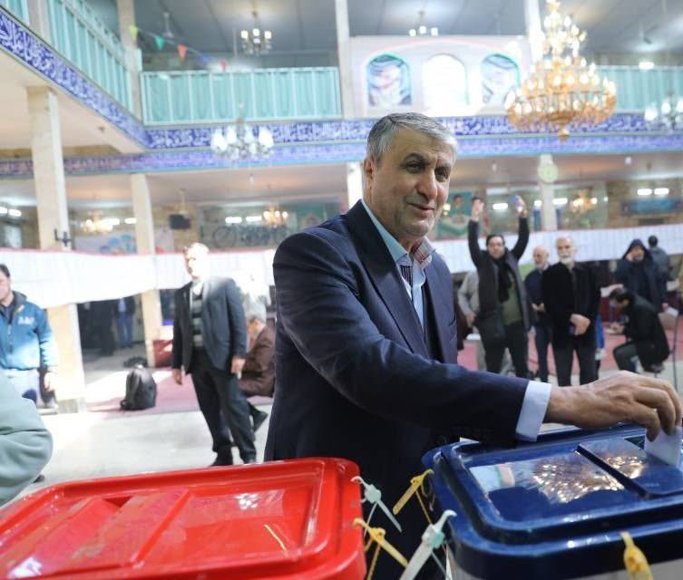زنده از انتخابات؛ حسن خمینی رای داد/ جشن تولد پای صندوق +ویدیو