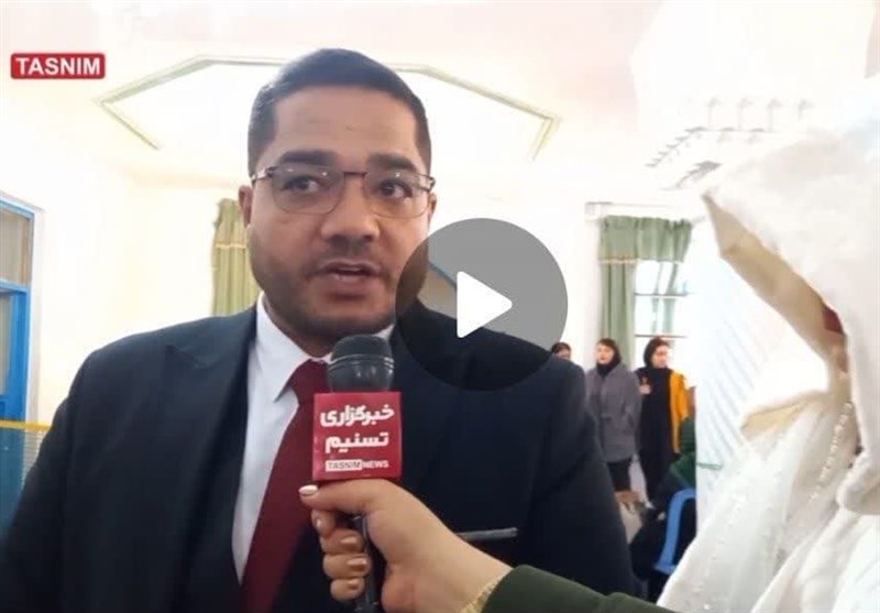 زنده از انتخابات؛ حضور عروس و داماد در مسجد سنندج