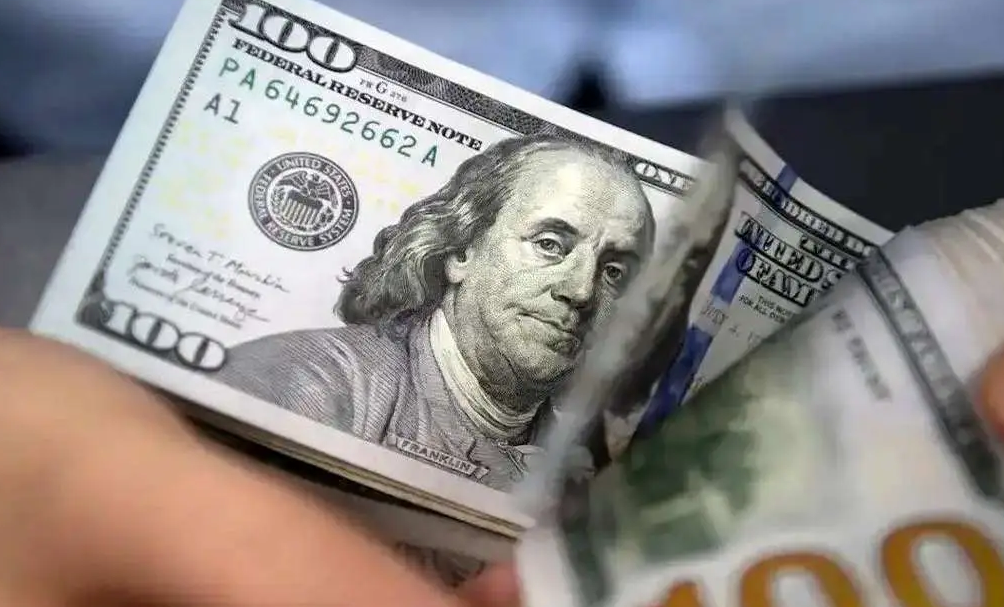 پیشروی آرام دلار