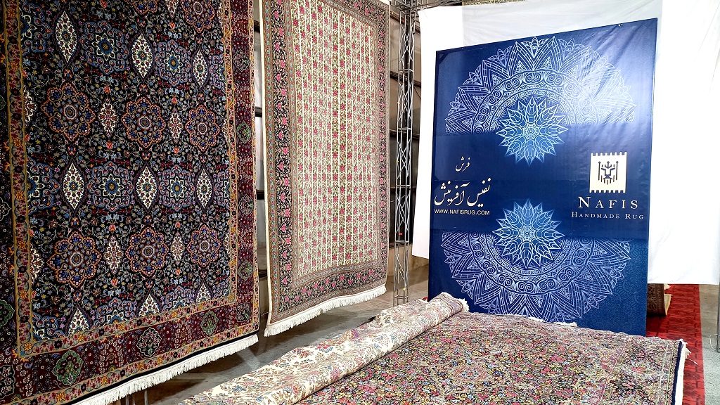 درخشش طرح‌ها و رنگ‌های فرش نفیس آفرینش در بهشت فرش‌های دستباف ایران
