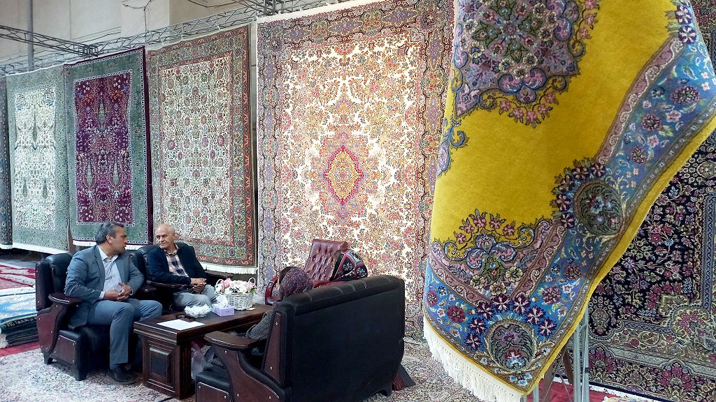 درخشش طرح‌ها و رنگ‌های فرش نفیس آفرینش در بهشت فرش‌های دستباف ایران