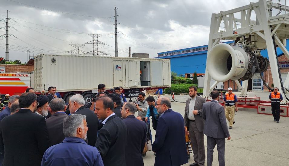 آزمایش موتور ایرانی هواپیما با حضور «رئیسی»
