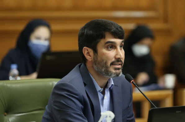 بازداشت یکی از کارمندان دفتر شهردار تهران به دلیل «اتهامات مالی»