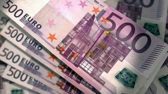 کاهش قیمت اسکناس و حواله یورو در مرکز مبادله