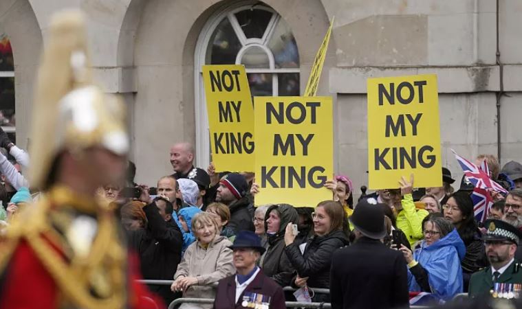 حواشی تاج‌گذاری چارلز سوم؛ انتقادها از پلیس به دلیل بازداشت معترضان