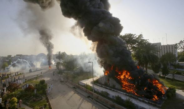 پاکستان در آتش خشم حامیان «عمران خان»