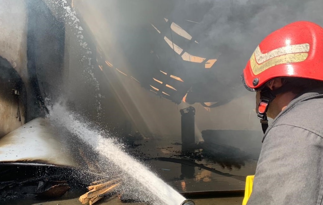 آتش‌سوزی در کارگاه مبل‌سازی شیراز