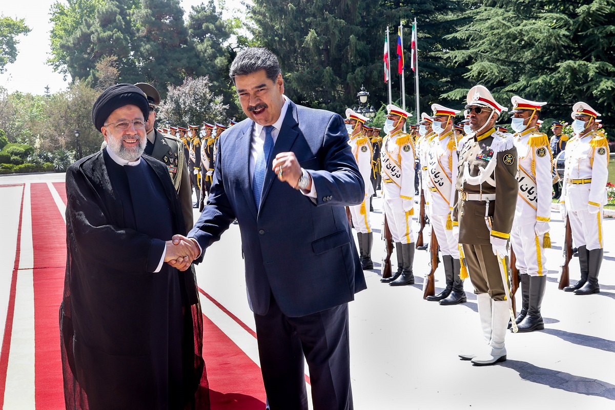 مجلسی: رابطه با ونزوئلا، نیکاراگوئه و کوبا چه دردی از مردم ایران دوا می‌کند؟