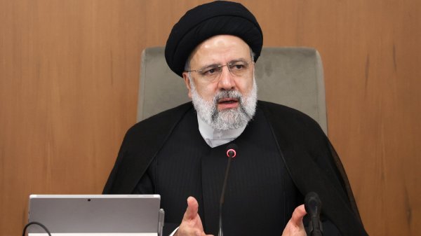 قدردانی رئیسی از تلاش‌ها برای آزادی دیپلمات سابق ایران