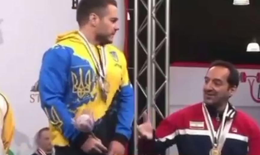 خودداری ورزشکار اوکراینی از دست‌دادن با نماینده ایران +ویدیو