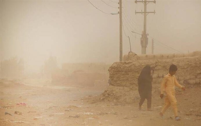 رگبار پراکنده و طوفان شن در زابل