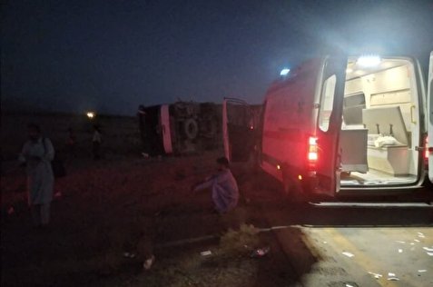 واژگونی اتوبوس زاهدان - اصفهان در مهریز با ۱۹ مصدوم