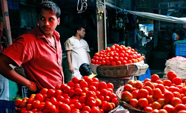 گوجه در هند از بنزین گران‌تر شد!