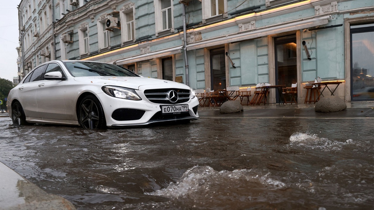 خیابان‌های مسکو تبدیل به رودخانه شد! +ویدیو