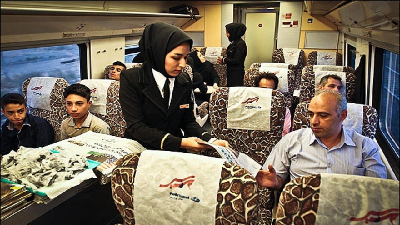 کارزار «اعتراض به تبعیض و بی‌عدالتی در حق مهمانداران قطار شرکت رجا»