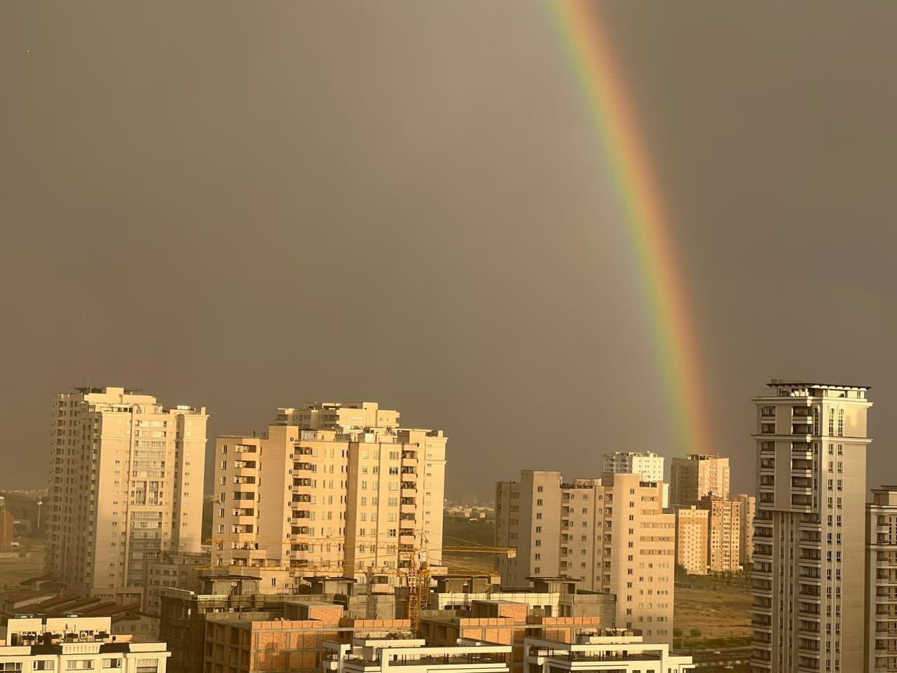 رنگین‌کمان زیبا بعد از هوای طوفانی